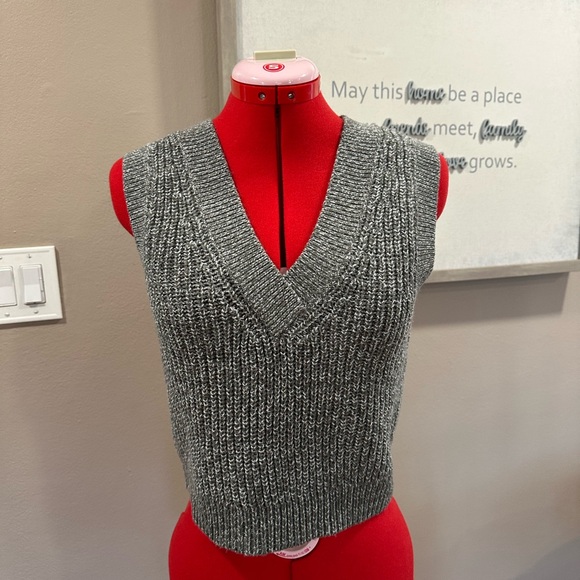 H&M Other - H&M Gray Knit Vest